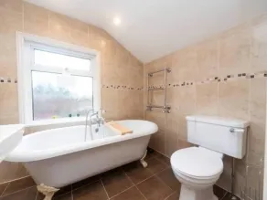 Charming Period Home near Surbiton with Garden - Image 4