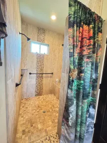 Roomy Master Suite  - Perfect for 2-3 adults OR 2 adults 1 child, min age 8 yrs - Image 5