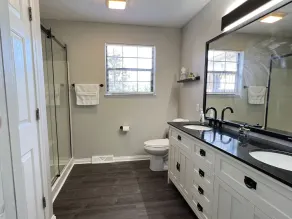 Newly remodeled,  handicap accessible overlooking pool , play area - Image 4