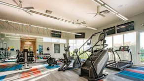 Spacious Miramar 2BR w/ Gym, Pool & W/D, nr WF, by Blueground - Image 4