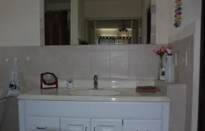 Stille, nyrenoveret hus med pool og haven - Image 3