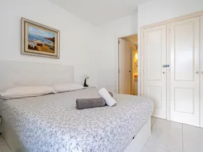 Apartment with private garden and pool 1km beach - Image 4