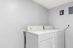 Cheerful Newly Renovated Home 5 Minutes to ASU - Image 2