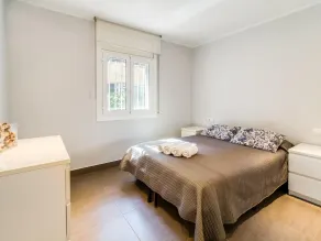 Apartment on the beach near public transport - Image 5