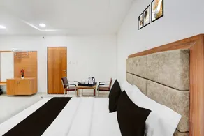 Deluxe With Twin Bed Vishnu Grand Premium Rooms - Image 4