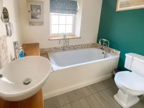 4 bedroom accommodation in Lyme Regis - Image 2
