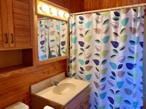 Cette maison accueillante pour les animaux de compagnie a beaucoup d'espace pour étaler et se d��tendre. Id��alement situé. - Image 4