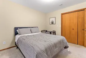 Twin Lakes Dog Friendly Home |Wooded Backyard |Balcony |Short Drive to Alpine & Wilmot Ski Resorts - Image 5