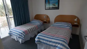 OCEAN SHORES 16 - 50 METRES TO BEACH & POOL IN COMPLEX - Image 4