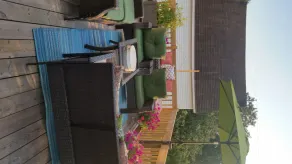 Water view , Queen bedroom and ensuite, with free breakfast. Shared facilities. - Image 5