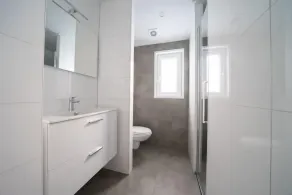 Modern chalet with dishwasher, near a nature reserve - Image 2