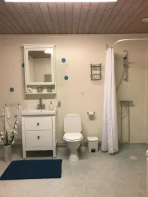 Vacation home Älgshult is located on a small lake with boat and sauna, 20 minutes from Vimmerby - Image 4