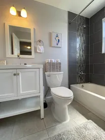 Welcome to this stylish and spacious luxury suite - Image 4