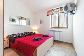 Holiday apartment with terrace, barbecue & pool - Image 4