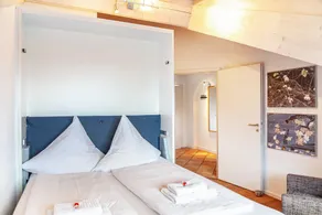 'Cosy Luxury Apartment' with Mountain View, Balconies & Wi-Fi - Image 3