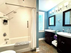 Luxury Accommodations for 14 Guests Near Journeyman Distillery and More! - Image 4