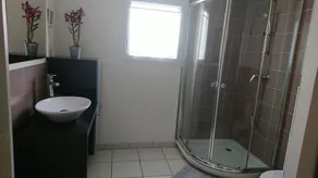In the city or in the countryside! 2.7 km from the Valentré Bridge - Image 4