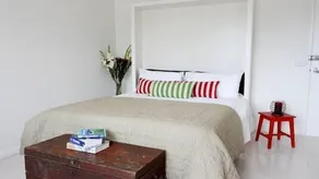 Bondi Beach paus studio 8 - Image 3