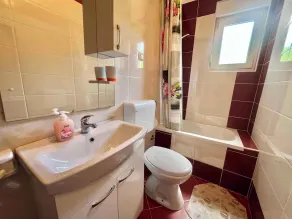 Holiday apartment with terrace and air conditioning - Image 2