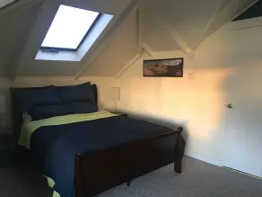 Top Floor Studio with great views overlooking the San Francisco Bay - Image 3