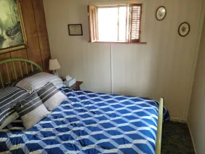 Cheerful 2 Bedroom Cottage with Hot Tub near Lake - Image 4