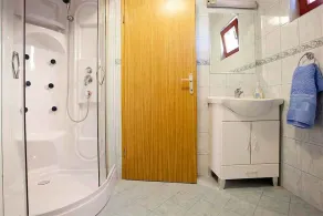 Holiday house is a charming house built in the vineyards on the picturesque hills of the Dolenjska region. In earlier ti - Image 3