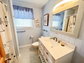 Cette maison a une belle vue des marais et est joliment décoré avec un mobilier confortable. - Image 4