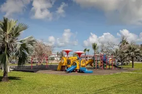 Stunning home on the canal with boat dock exclusive Key Colony Beach. - Image 2
