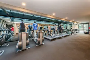 A Spacious 2BR Apt Walk to Southern Cross Station - Image 2