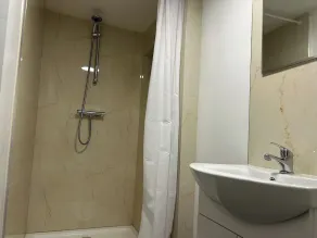 10 Bed Flat - Sleeps 20 - Pets - Parking - Wifi - Image 4