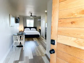Newly updated studio 2 min drive to HWY 99 - Image 5