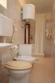 Apartments with parking space Veli Losinj, Losinj - 8060 - Image 2