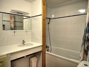 Cosy, fully equipped chalet sleeping up to 4 people with stunning views - Image 2