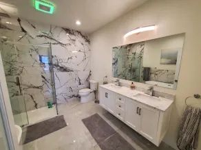 Modern & Luxurious. 4BR. Sleep 12. Minutes to downtown - Image 3