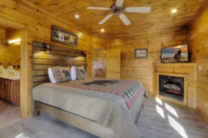 Nouvelle gestion! Vues du Mt LeConte, HotTub, Cheminée, Jukebox, Théâtre et Arcade - Image 5