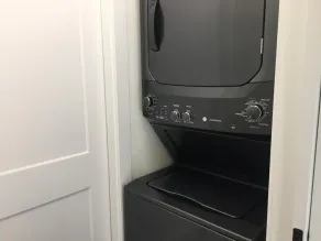 Belle nouvelle maison contemporaine sur un terrain boisé calme à quelques minutes du lac Devils - Image 2