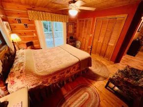 Belle cabane en rondins confortable. 5 minutes du centre-ville de Boone, porche couvert - Image 5