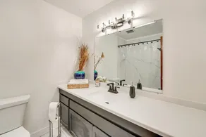 Close to Hospitals & Downtown: Cleveland Home - Image 4