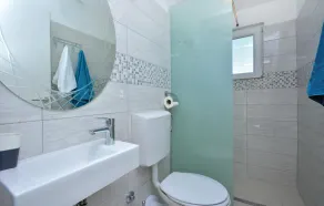 Four-Bedroom Holiday Home In Lecevica - Image 2