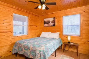Cozy Secluded Cabin with a Hot Tub - Image 3