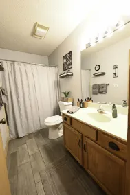 2bdrm schläft 6. Sauber, gemütlich. Pool, Kamin, Wifi. Übersieht Golfplatz - Image 4