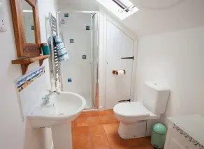 Delightful barn conversion; your getaway to Pedn Vounder, Porthcurno, and Minack - Image 4