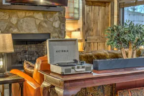 Luxury Cabin-Chic getaway w/hot tub, Gated community, River access, Easy drive - Image 2