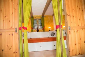 Exclusive apartment with rustic charm - Image 4