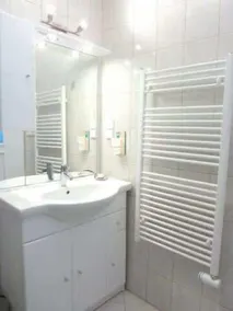 Apartamento tranquilo com estacionamento privado perto do centro histórico - Image 4