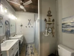 Captain's Cabin at Copperas Creek with Fenced Yard - Image 2
