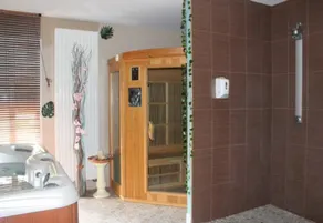 Tour D'ivoire guest room with outdoor pool and jacuzzi - Image 3