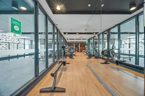 Morphett St Studio Retreat with Pool & Gym Access - Image 2