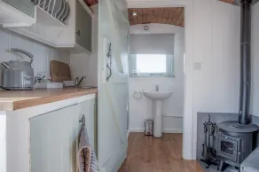Willow - 1 Bedroom Shepherds Hut - Amroth - Image 3