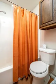 Near Rapides Med 🏥 |King Bed 🛏| 55\" TVs🖥 - Image 5